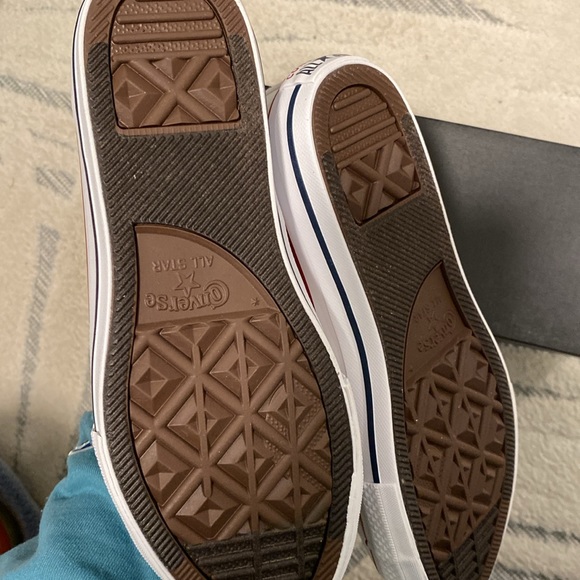 Converse - Picture 2 of 2